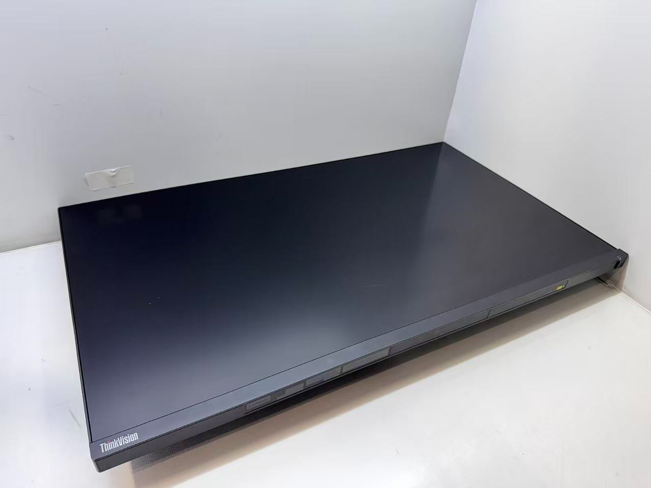 Lenovo T32p 30 UHD 32" Monitor  HDMI Displayport USB C   No Stand Tested