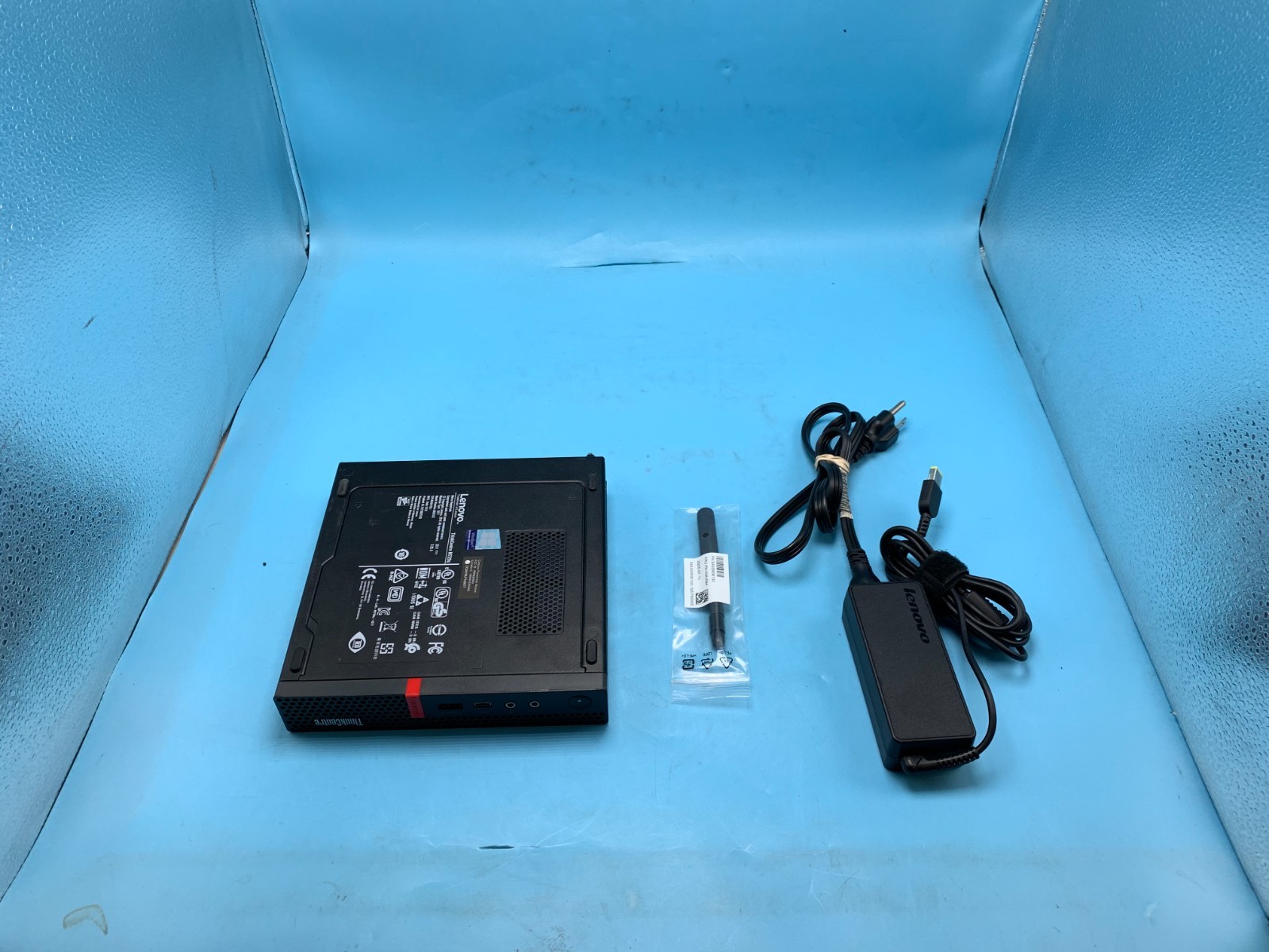 Lenovo ThinkCentre M720q Core i5 8400 1 70GHz 16GB RAM 256GB SSD Windows 11