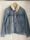 Chaqueta de camionero Sherpa Levi's para hombre, azul claro, talla mediana (mitad de precio) BNWT