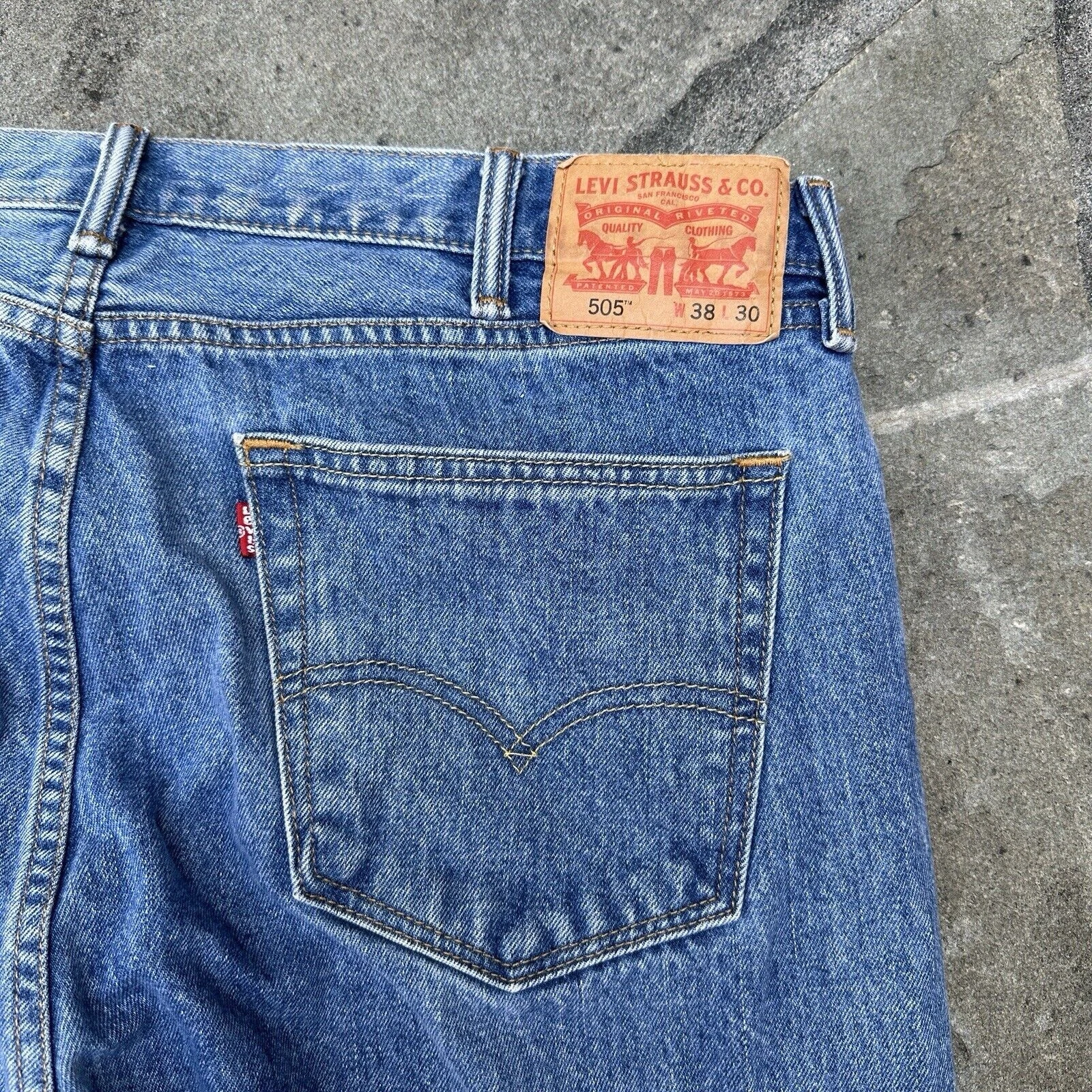 Levis 505 Mens Jeans 38x30 Blue Straight Leg Denim Medium Wash Regular Fit