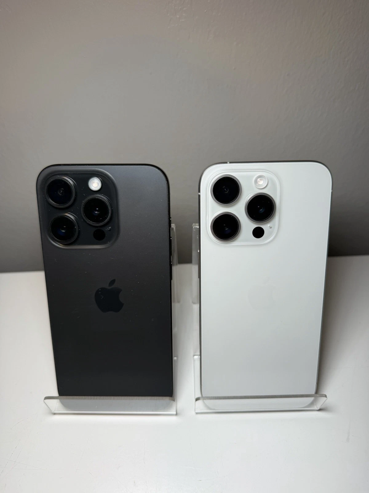 Lot of 2 or Single Unit Apple iPhone 15 Pro 1TB White Black Titanium Used
