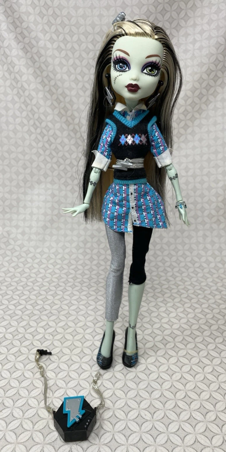 Mattel Monster High School s Out Frankie Stein Doll Outfit Shoes Belt Earrings