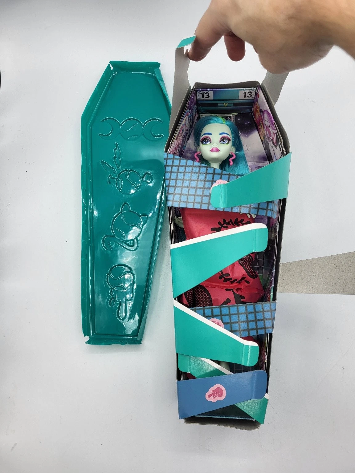 Mattel Monster High Cleo De Nile Buried Secrets Doll 7in Coffin Box New