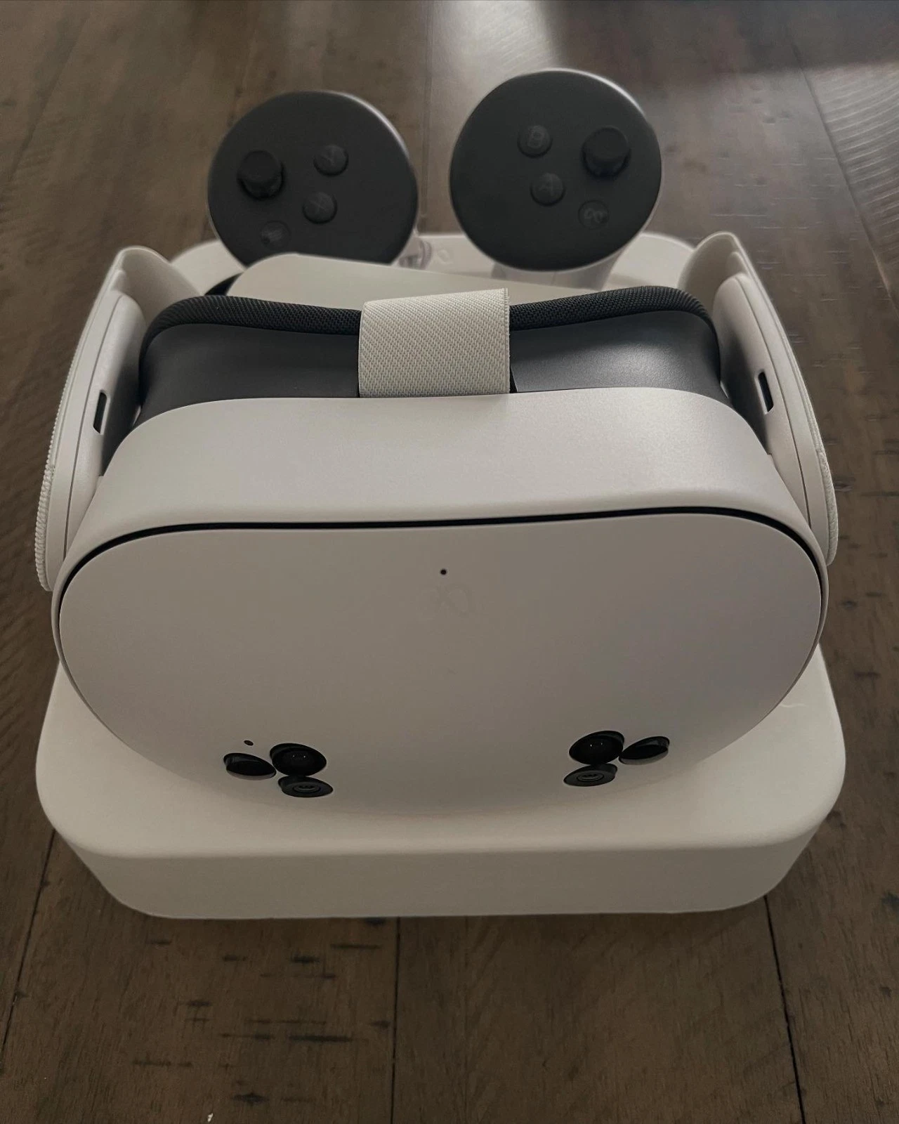 Meta Quest 3S All In One Virtual Reality Headset 128GB W/ Controllers