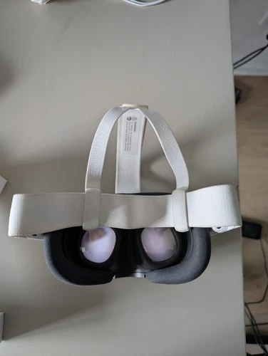 Meta Quest 3 VR Headset White / 2 Controllers  USB Charging Cable 128GB
