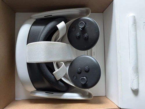 Meta Quest 3 VR Headset White / 2 Controllers  USB Charging Cable 128GB
