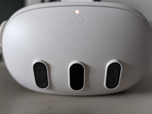 Meta Quest 3 VR Headset White / 2 Controllers  USB Charging Cable 128GB