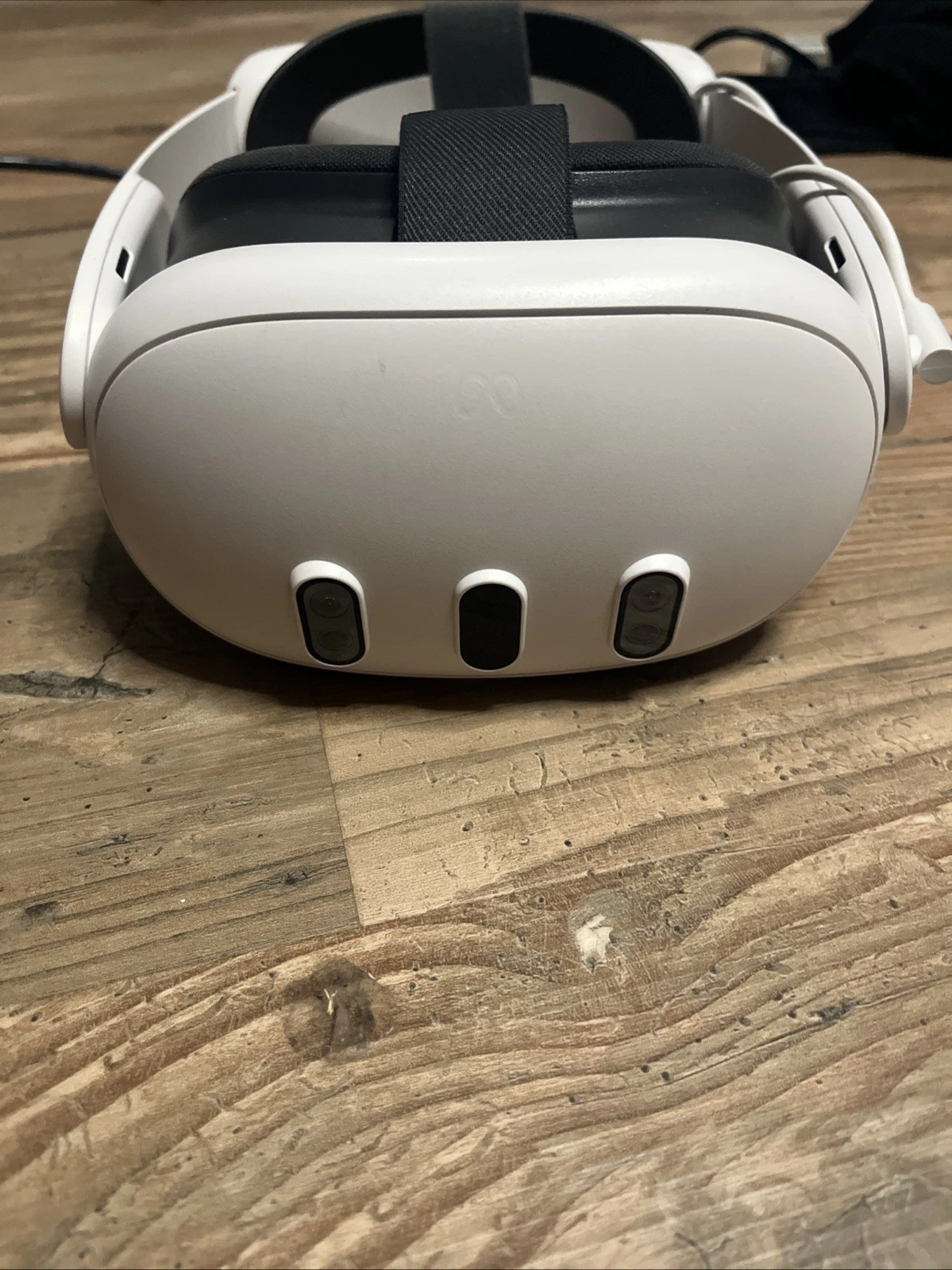 Meta quest 3 128gb with elite strap with battery