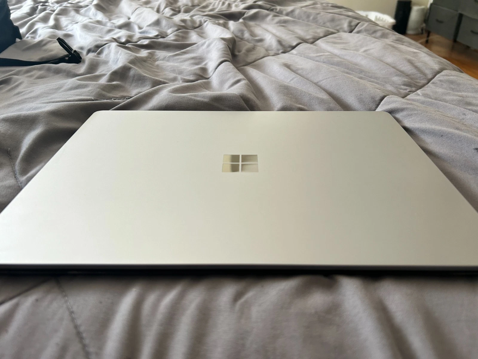 Microsoft Surface Laptop 4   13 5"  AMD RYZEN 5  256GB SSD  8GB RAM  W11  Silver