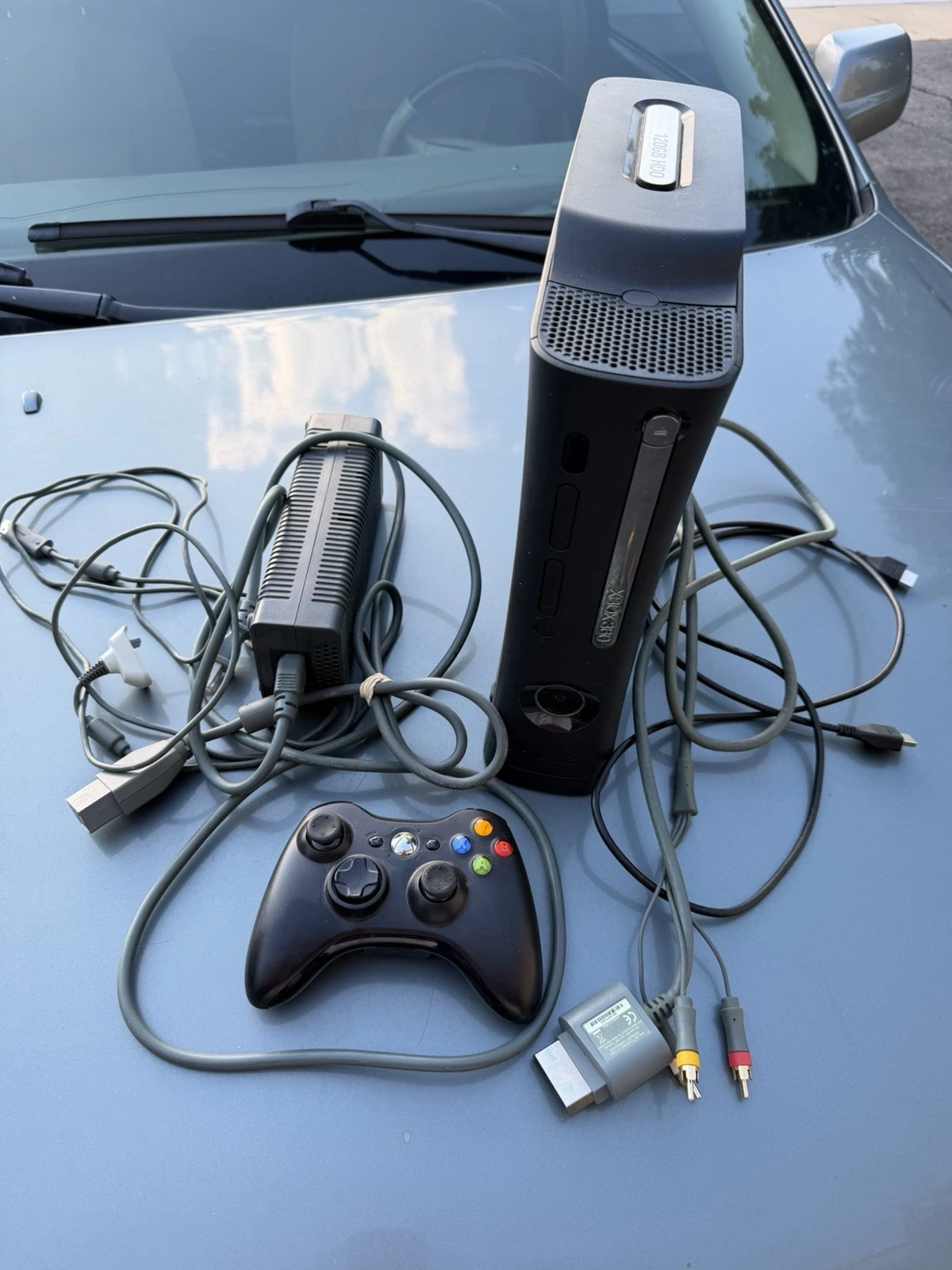 Microsoft Xbox 360 Fat Gaming Console   Controller   Cables   120GB HD