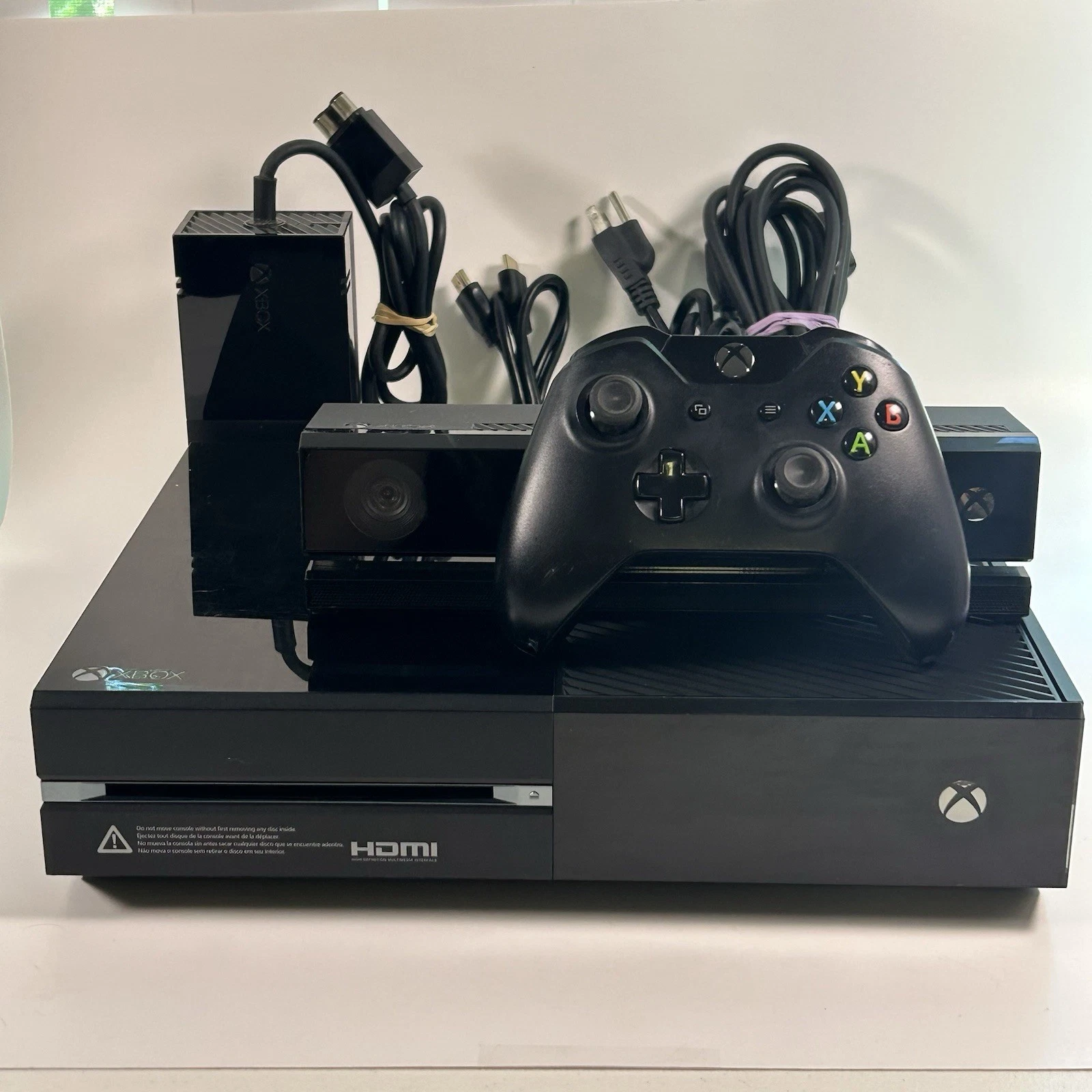 Microsoft Xbox One 500GB Console Complete 1540 W/  Controller  Kinect & Cords