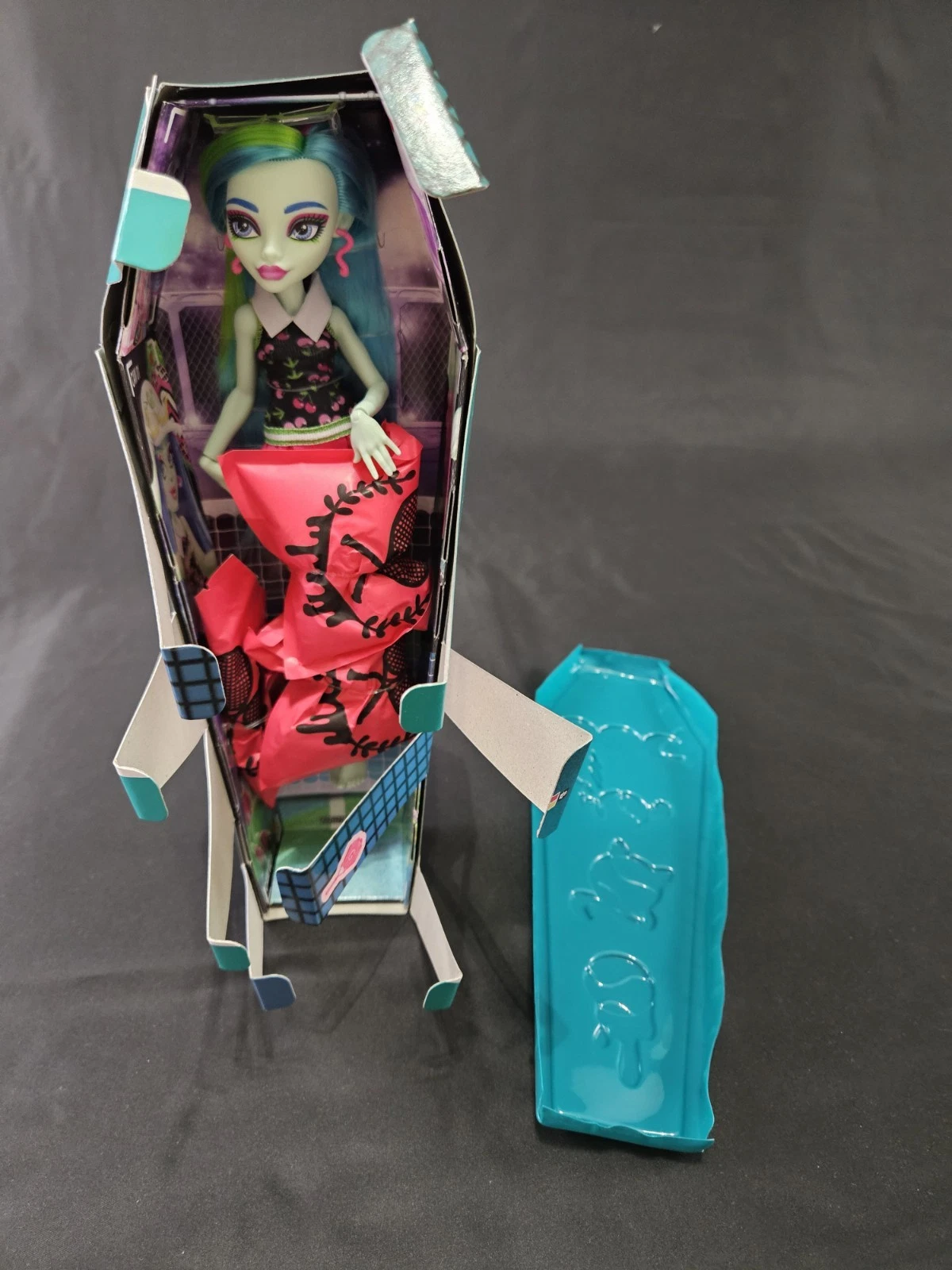 Monster High Buried Secrets Courtside Fang Out GHOULIA Doll Wave 4 New & Open G3