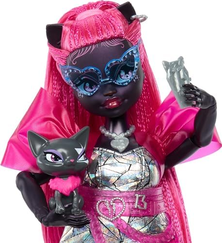 Monster High Catty Noir Doll with Pet Cat Amulette and Accessories Like Backpack  Music Book  Microphone and More