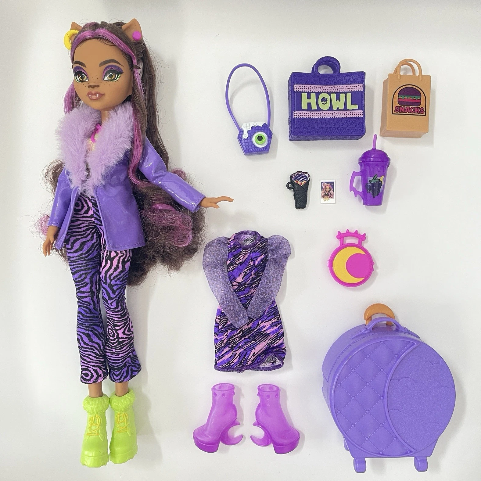 Monster High Eekend Getaway   Clawdeen   Doll & Accessories   Deboxed Like New