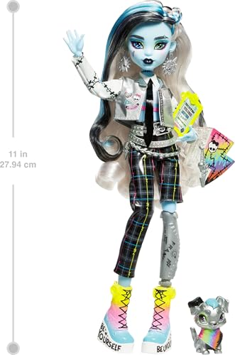 Monster High - Muñeca Frankie Stein con mascota Watzit, juego de comité de bienvenida con 15 accesorios, incluye póster, calcomanía y más (exclusivo de Amazon)
