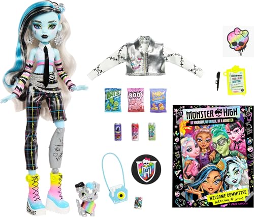 Monster High - Muñeca Frankie Stein con mascota Watzit, juego de comité de bienvenida con 15 accesorios, incluye póster, calcomanía y más (exclusivo de Amazon)