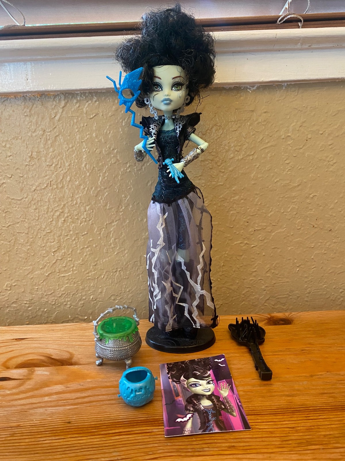 Monster High Ghouls Rule Frankie Stein OOB COMPLETE Displayed only