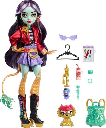 Monster High Jinafire Muñeca larga, dragón con perro de mascota nublado "Yun Yun" y 7 accesorios como bloc de bocetos, bebida de yogur, mochila y más