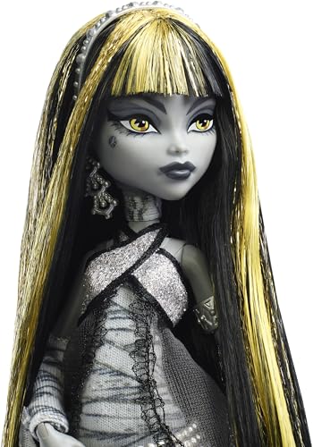 Monster High Reel Drama Doll  Cleo De Nile Black and White Reproduction Collectible with Doll Size and Life Size Posters  Horror Flick Theme  and Pet
