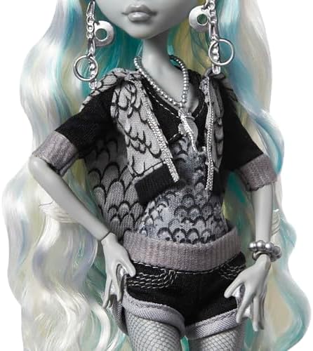Monster High Reel Drama Doll  Clawdeen Wolf in Black and White  Collectible Reproduction with Doll Size and Life Size Posters  Horror Flick Theme