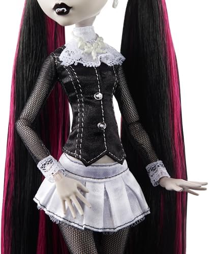 Monster High Reel Drama Doll  Clawdeen Wolf in Black and White  Collectible Reproduction with Doll Size and Life Size Posters  Horror Flick Theme