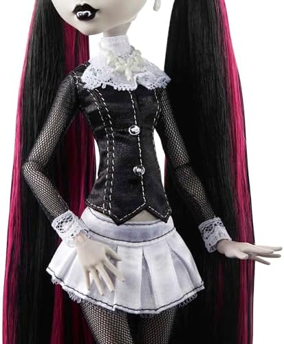 Monster High Reel Drama Doll  Clawdeen Wolf in Black and White  Collectible Reproduction with Doll Size and Life Size Posters  Horror Flick Theme