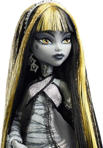 Monster High Reel Drama Doll  Clawdeen Wolf in Black and White  Collectible Reproduction with Doll Size and Life Size Posters  Horror Flick Theme