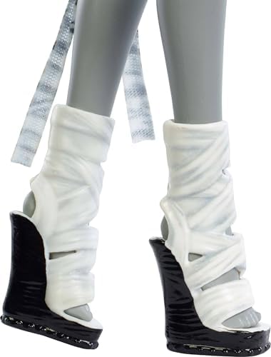 Monster High Reel Drama Doll  Clawdeen Wolf in Black and White  Collectible Reproduction with Doll Size and Life Size Posters  Horror Flick Theme