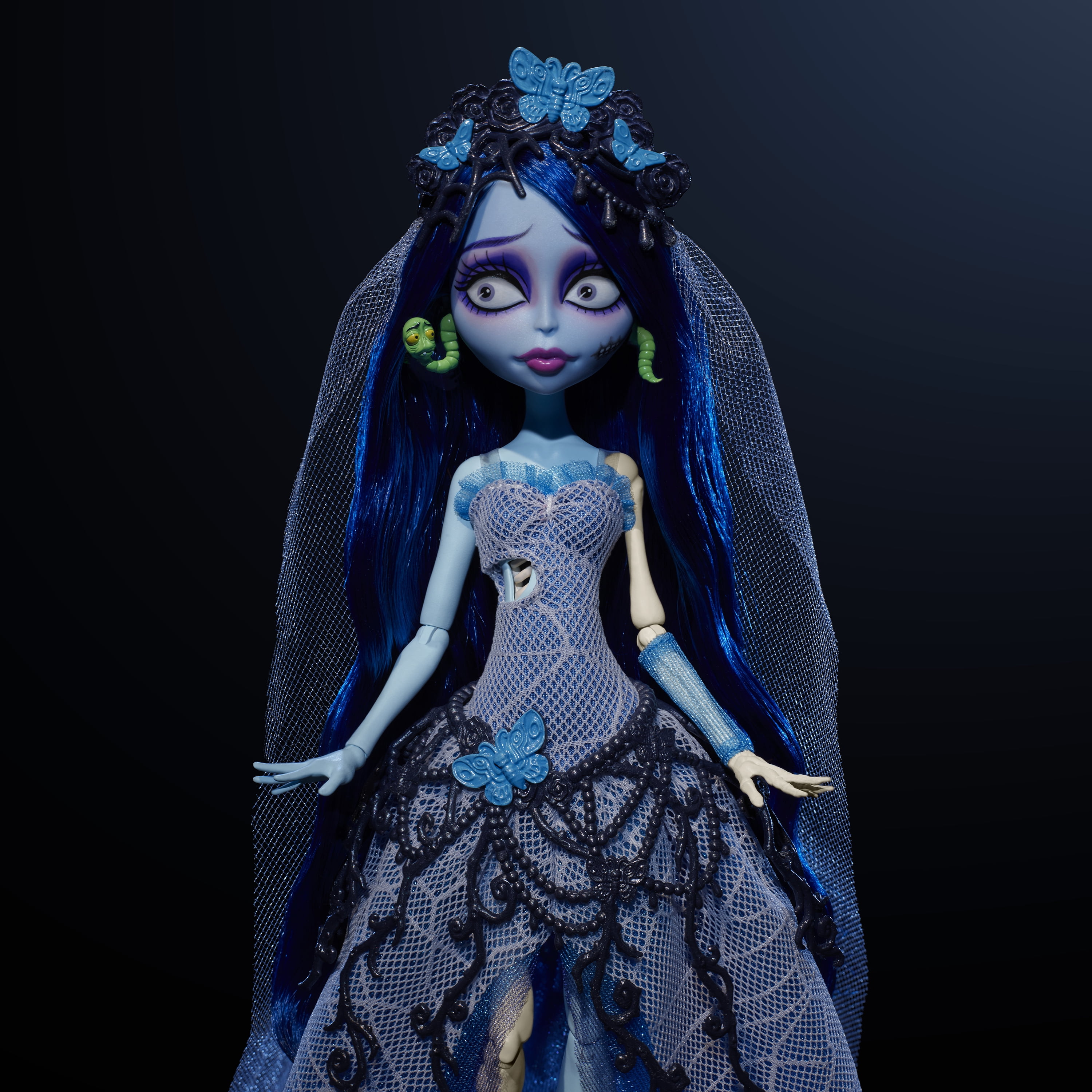 Monster High Skullector Corpse Bride Collectible Doll  Emily in Gothic Wedding Dress with Veil