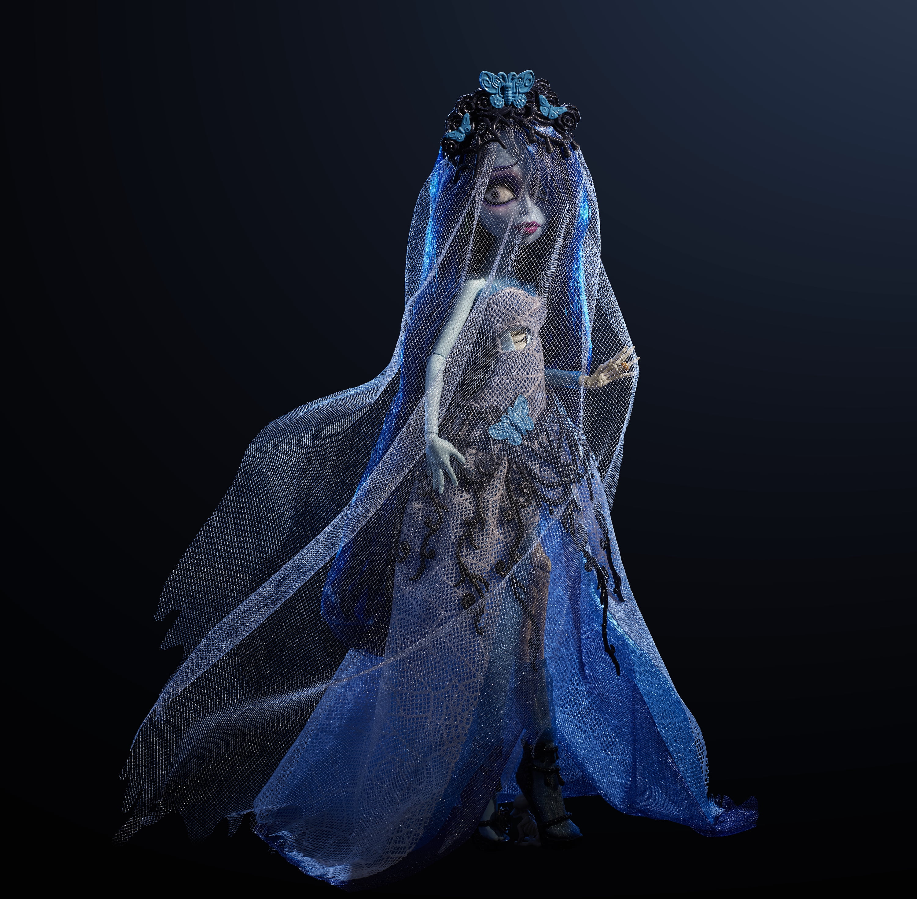 Monster High Skullector Corpse Bride Collectible Doll  Emily in Gothic Wedding Dress with Veil