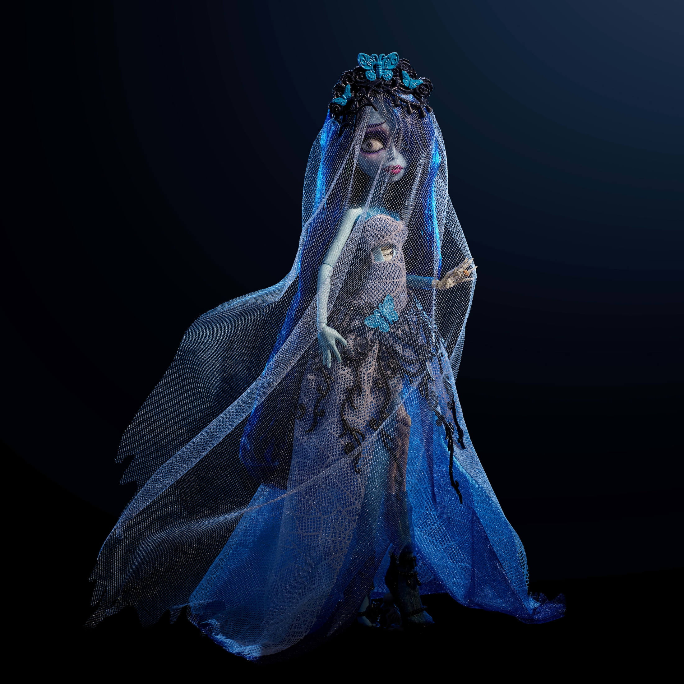 Monster High Skullector Corpse Bride Collectible Doll  Emily in Gothic Wedding Dress with Veil