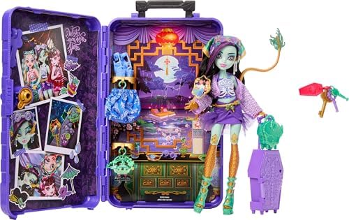 Monster High Skulltimate Secrets Jinafire Long Doll and Accessories Set  Destination  Gore geous Oasis with Suitcase and 19  Surprises Like Clothes