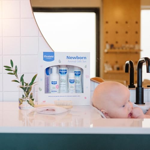 Mustela Newborn Arrival Gift Set Baby Skincare & Bath Time Essentials Natural & Plant Based 5 Items Set
