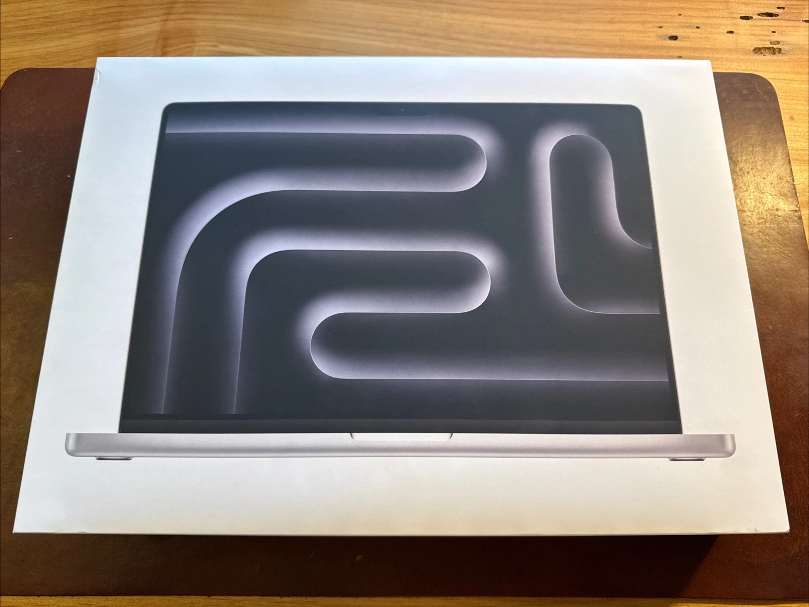 New Apple MacBook Pro 16in   M5 Pro 18C CPU / 20C GPU   24GB 1TB SSD   SEALED
