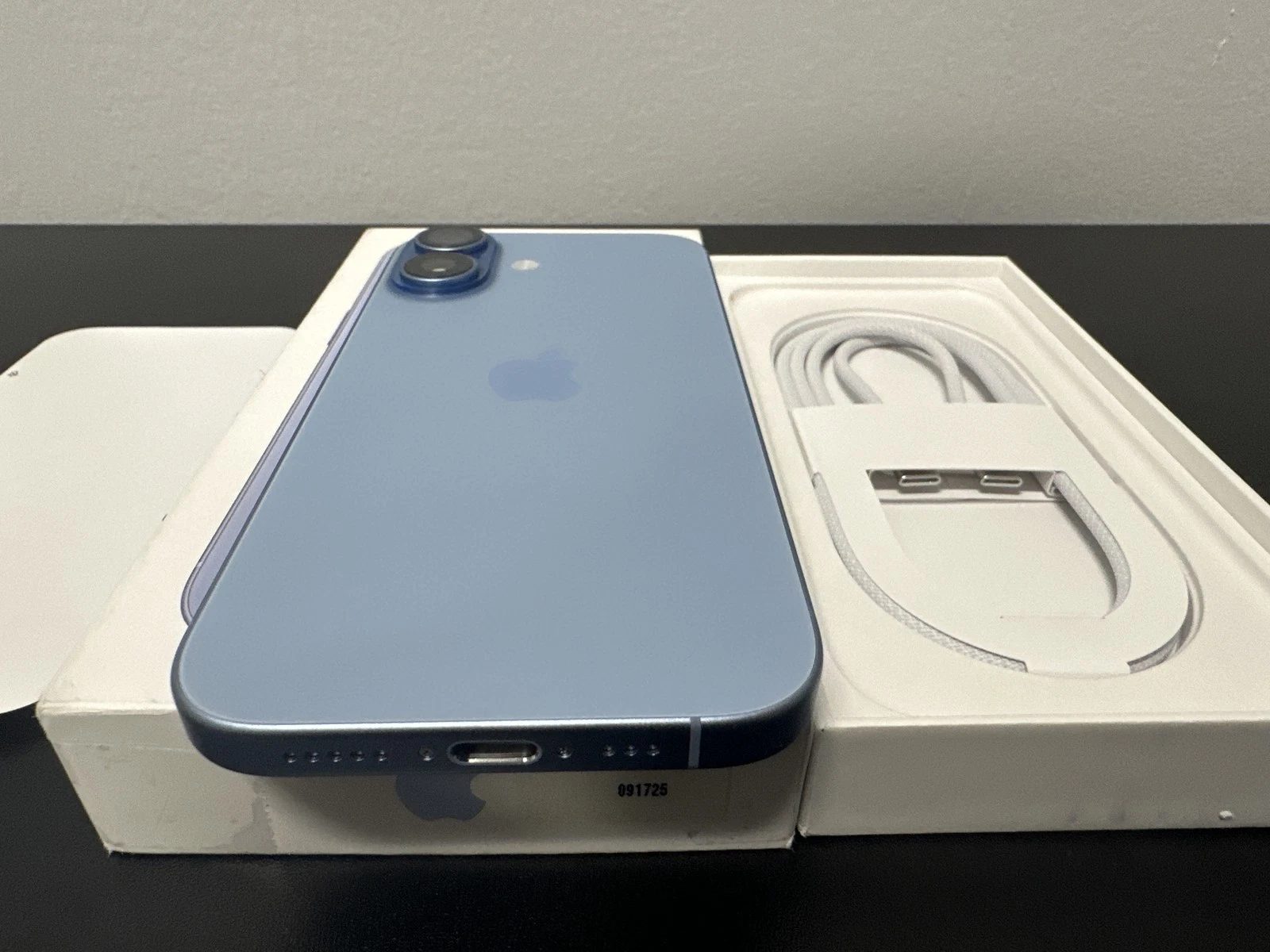 New Apple iPhone 17 256GB Blue Unlocked  100  Battery  Cycle 10  Apple Warranty