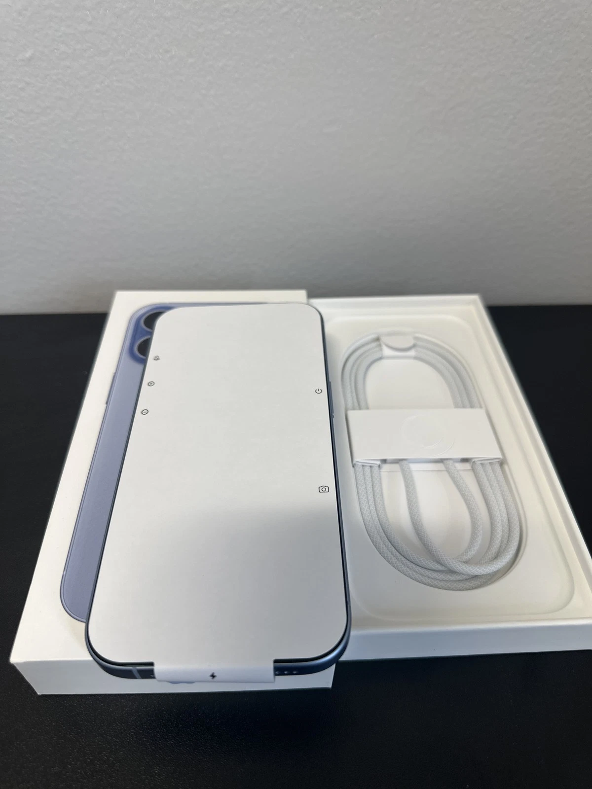 New Apple iPhone 17 256GB Blue  Verizon ONLY  1 Yr Apple Warranty  Never Used 