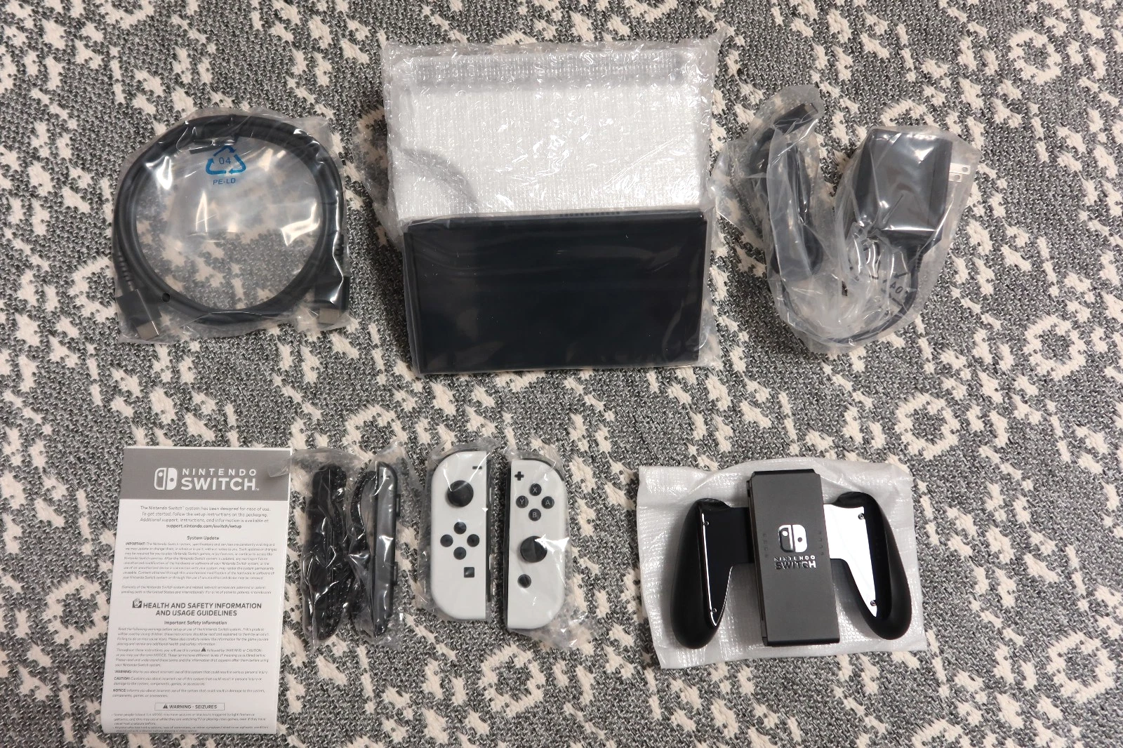 New Nintendo Switch OLED Model with White Joy Cons   HEG 001