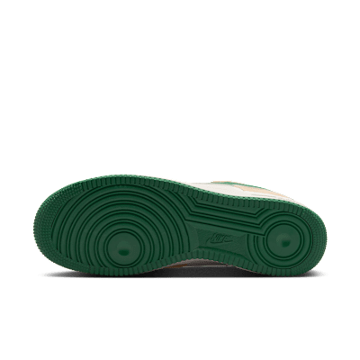 Nike Air Force 1  07 LV8
