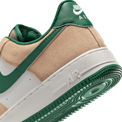 Nike Air Force 1  07 LV8
