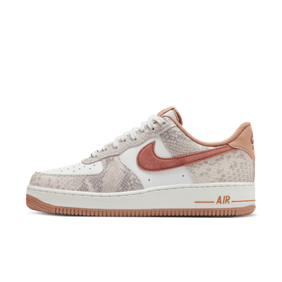 Nike Air Force 1  07 LV8, Talla 9.5 Men