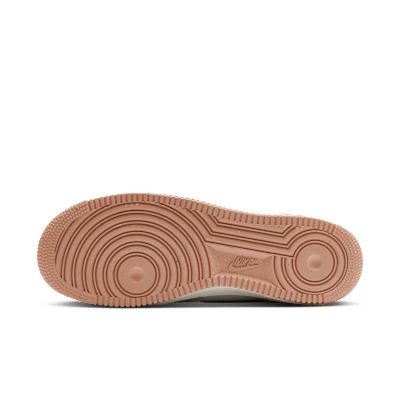 Nike Air Force 1  07 LV8, Talla 9.5 Men