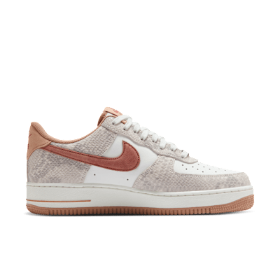 Nike Air Force 1  07 LV8, Talla 9.5 Men