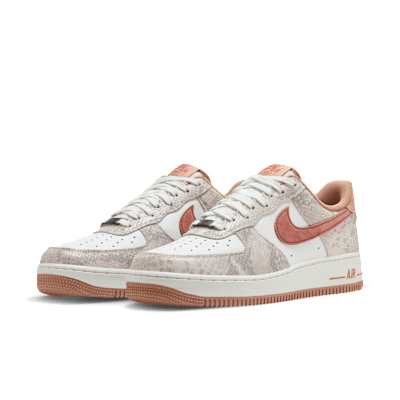 Nike Air Force 1  07 LV8, Talla 9.5 Men
