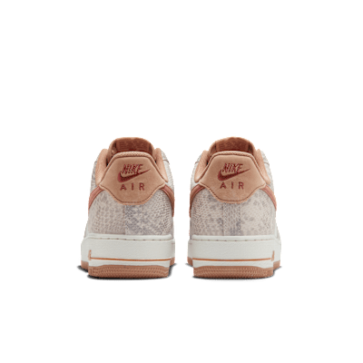 Nike Air Force 1  07 LV8, Talla 9.5 Men