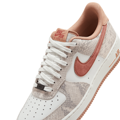 Nike Air Force 1  07 LV8, Talla 9.5 Men
