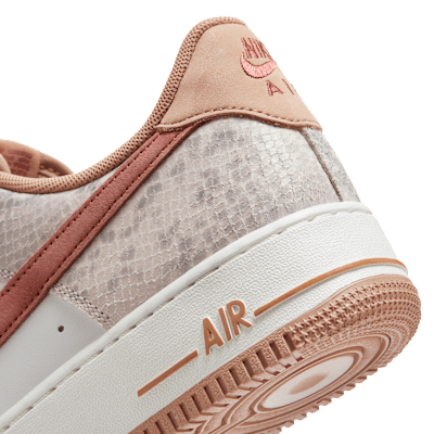 Nike Air Force 1  07 LV8, Talla 9.5 Men