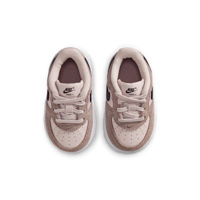 talla 9C -Nike Force 1 Low Essential