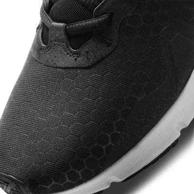 Talla 6.5  - Nike Legend Essential 2