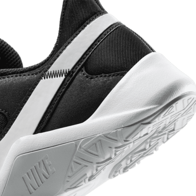 Talla 6.5  - Nike Legend Essential 2