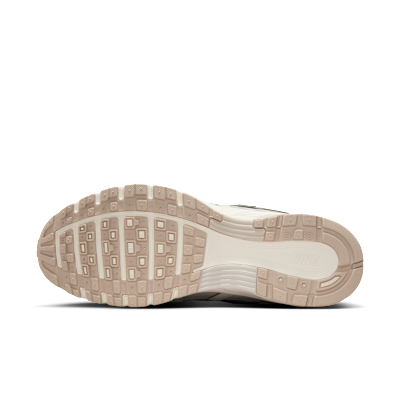 Talla W 6.5 / M 5 - Nike P-6000 Zapatos de mujer con detalles reflectantes